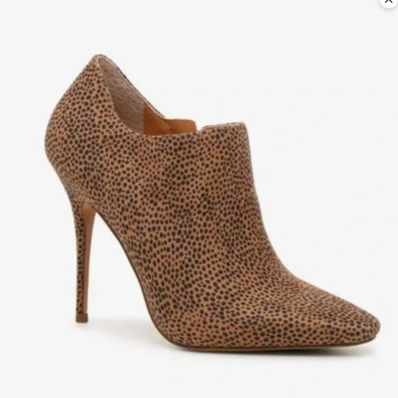 Jessica Simpson Carolie Booties - BRAND NEW SIZE 7.5M - Picture 1 of 4